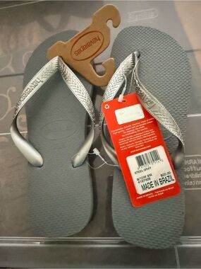Havaianas Unisex Flip Flops - Steel Gray and Silver - size 9